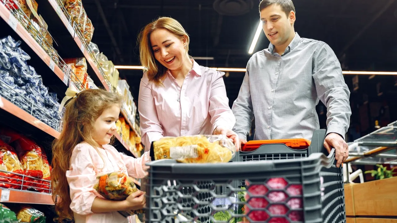 Market reyonunda temel gıda malzemeleri